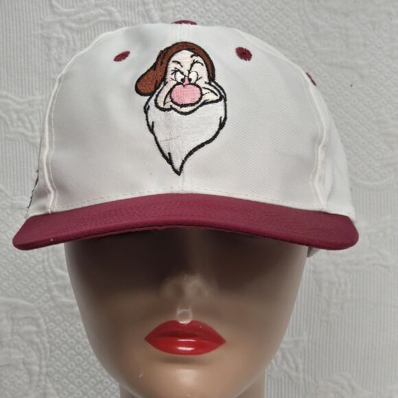 Vintage 90s Disney Snow White Embroidered Grumpy Hat Maroon White Old English - Picture 2 of 8